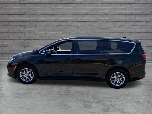 Used 2025 Chrysler Pacifica Select FWD image 7
