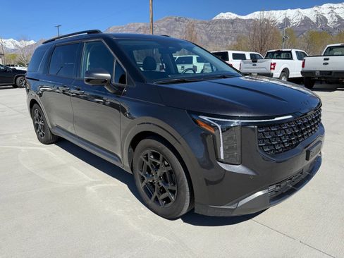 Used 2025 Kia Carnival SX Prestige image 9