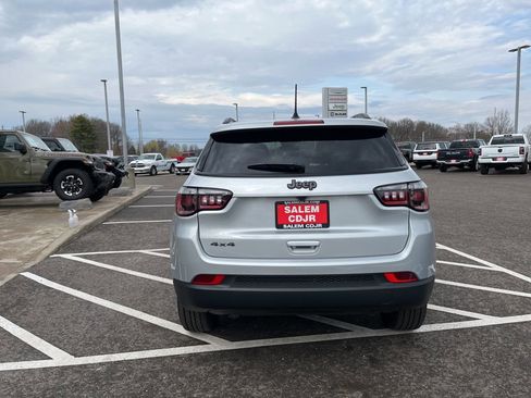 New 2025 Jeep Compass Latitude w/ Convenience Group AWD/4WD image 7