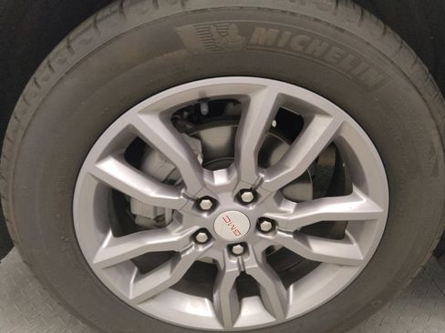Used 2024 GMC Terrain SLT FWD image 31