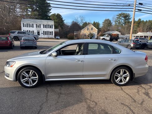 Used 2015 Volkswagen Passat 1.8T SE image 2