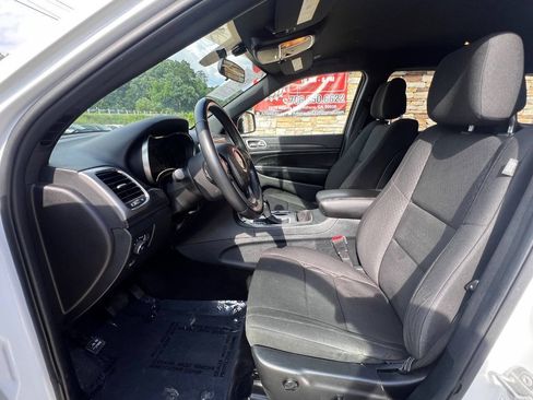 Used 2018 Jeep Grand Cherokee Laredo AWD/4WD image 16