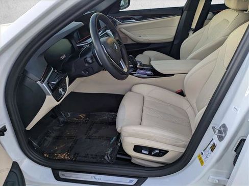 Used 2023 BMW 530i w/ Convenience Package image 17