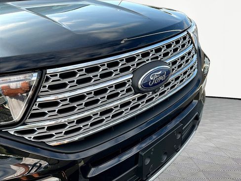 Used 2021 Ford Explorer Limited w/ Equipment Group 301A AWD/4WD image 34
