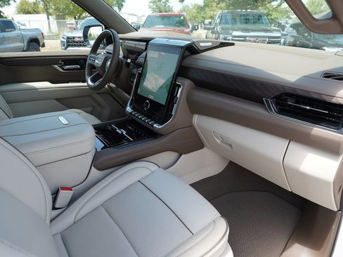 Used 2026 GMC Yukon XL Denali w/ Advanced Technology Package AWD/4WD image 25