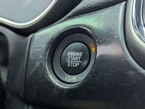 Used 2017 Jeep Grand Cherokee Altitude image 29