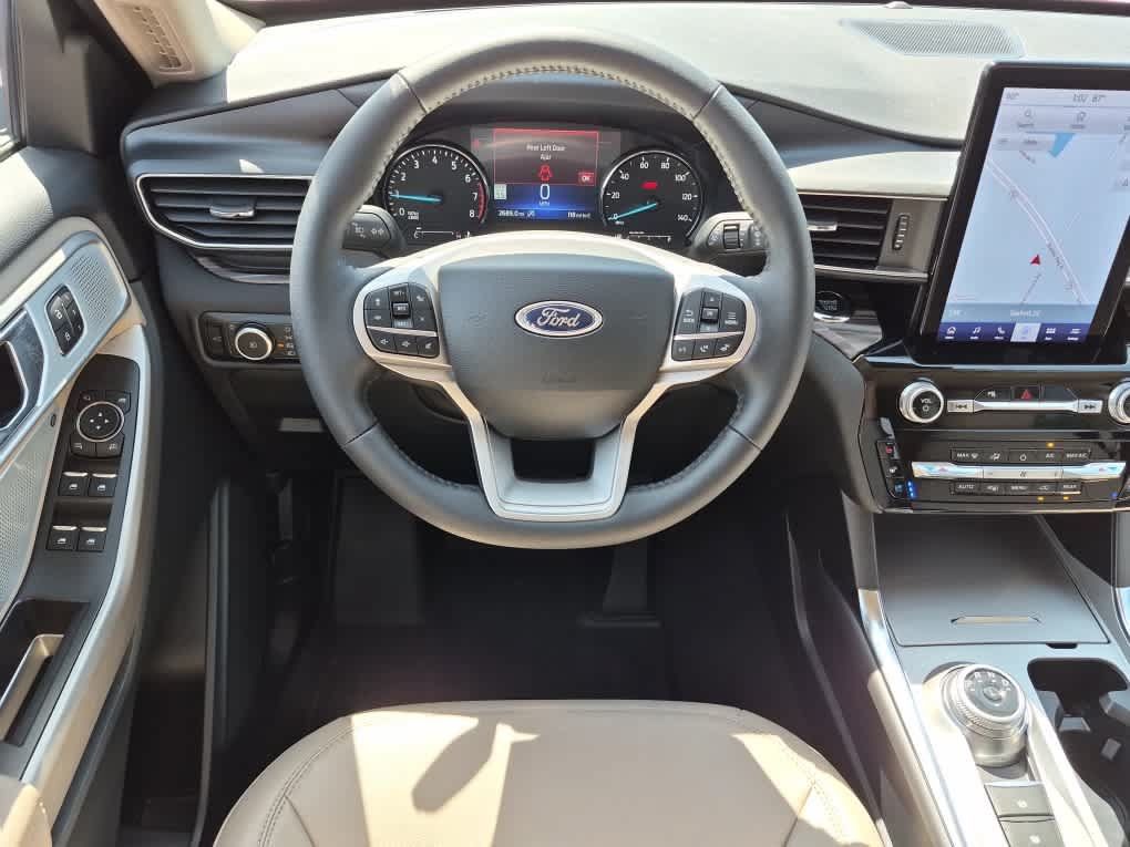 Used 2024 Ford Explorer Limited w/ Limited Technology Package RWD image 10