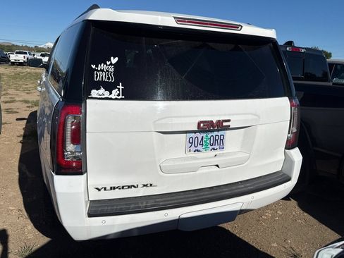 Used 2017 GMC Yukon XL SLT AWD/4WD image 5