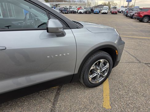 Used 2023 Chevrolet Blazer LT w/ Convenience Package AWD/4WD image 9