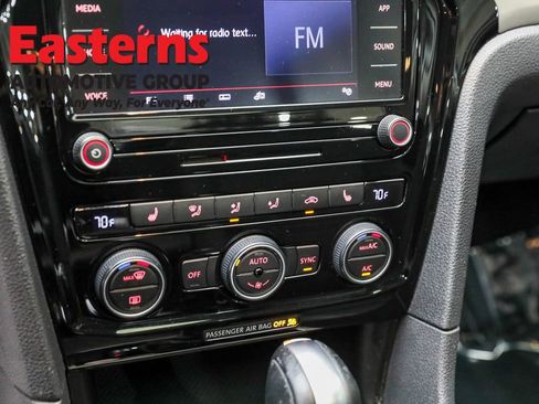 Used 2022 Volkswagen Passat 2.0T SE image 31