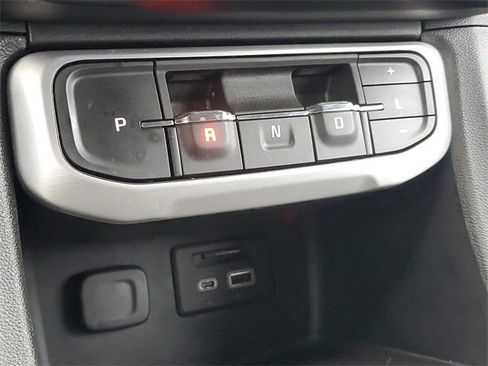 Used 2023 GMC Acadia SLE w/ Driver Convenience Package image 31