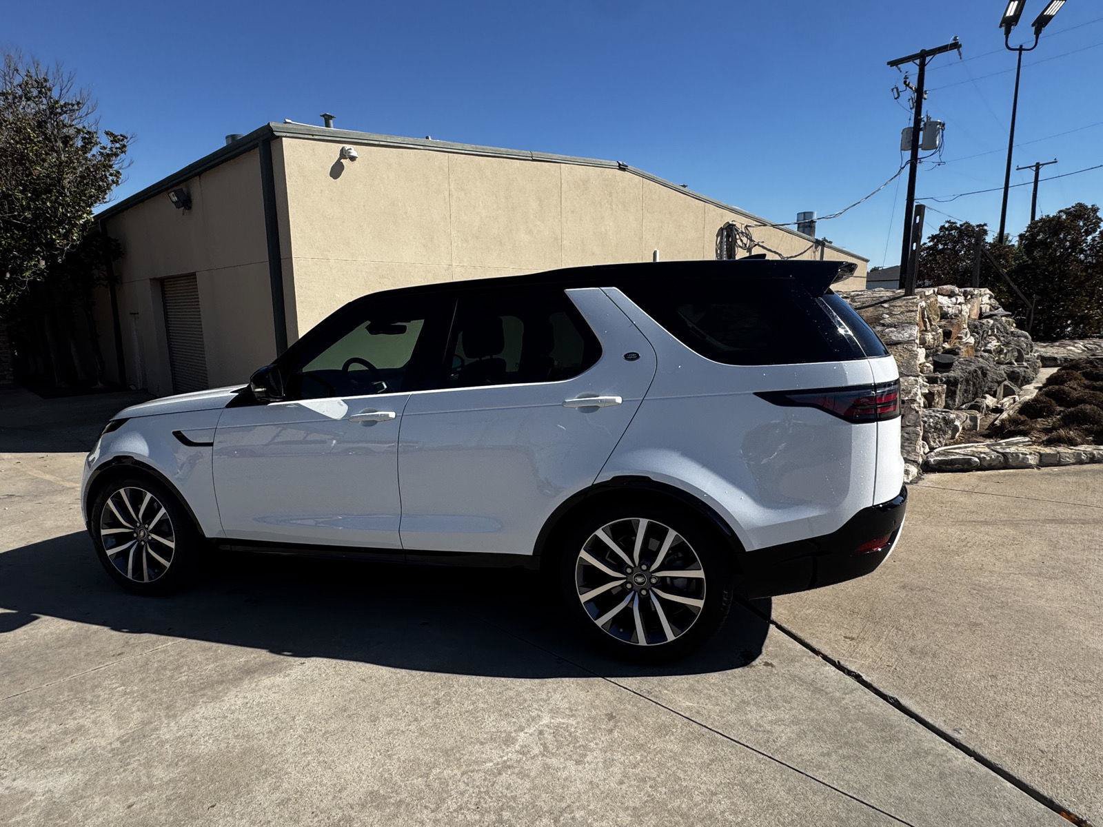Used 2025 Land Rover Discovery Dynamic SE AWD/4WD image 4