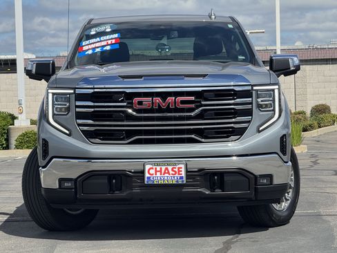 Used 2025 GMC Sierra 1500 SLT AWD/4WD image 2