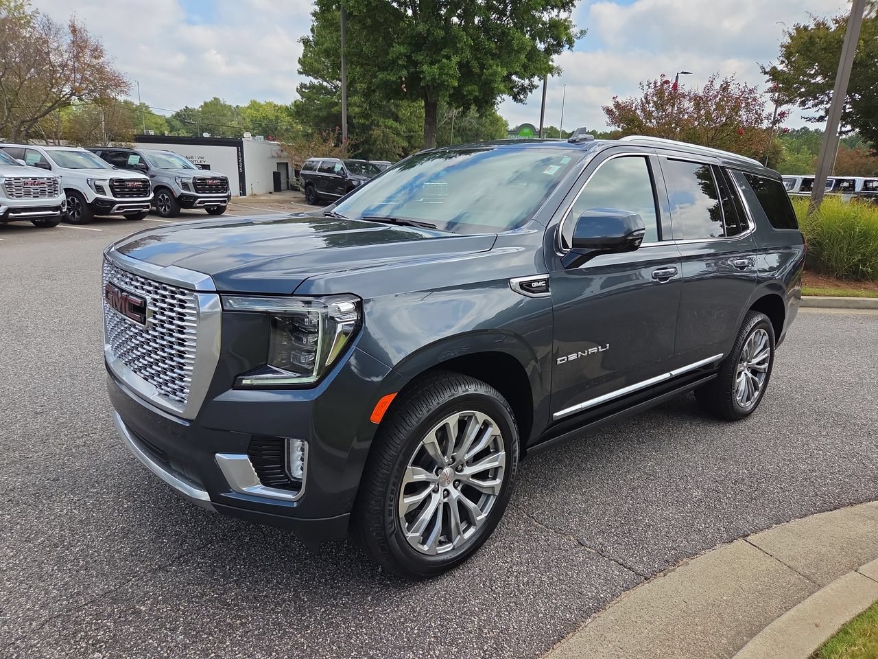Used 2021 GMC Yukon Denali w/ Denali Ultimate Package AWD/4WD image 4