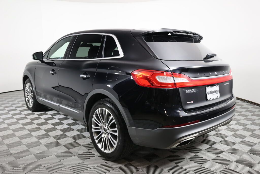 Used 2016 Lincoln MKX Reserve w/ Climate Package FWD image 4