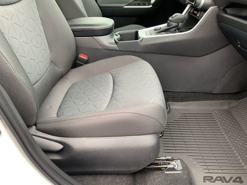 New 2025 Toyota RAV4 XLE image 17