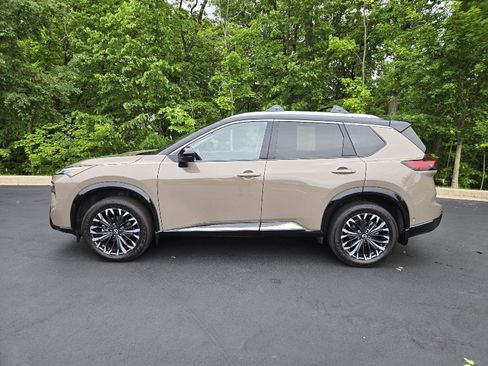 Used 2025 Nissan Rogue Platinum w/ Platinum Premium Package AWD/4WD image 5