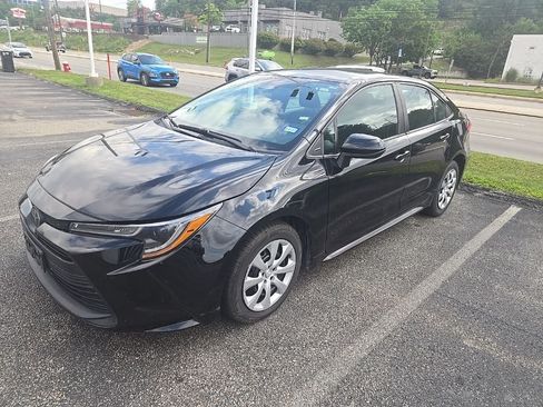 Used 2024 Toyota Corolla LE FWD image 1