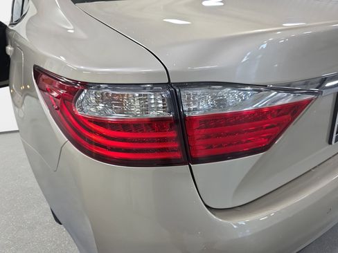 Used 2013 Lexus ES 350 w/ Luxury Pkg FWD image 32