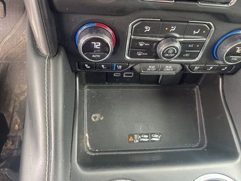 Used 2024 Chevrolet Suburban Premier AWD/4WD image 18