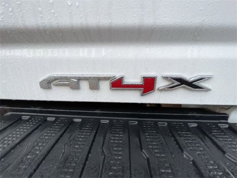 Used 2024 GMC Sierra 2500 AT4X image 18