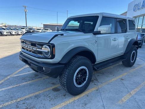 New 2025 Ford Bronco Outer Banks w/ Sasquatch Package image 7
