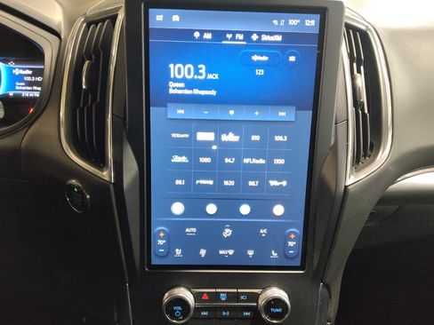 Used 2022 Ford Edge Titanium w/ Equipment Group 301A AWD/4WD image 25