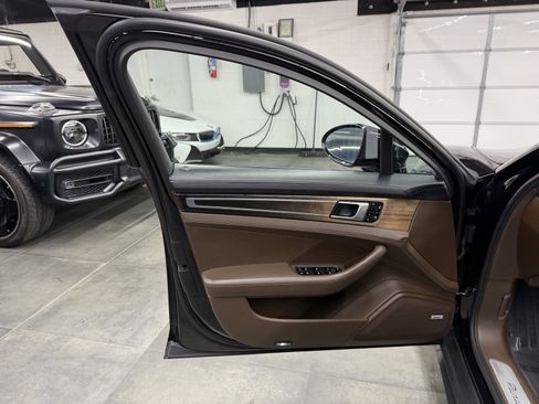 Used 2019 Porsche Panamera 4 image 21