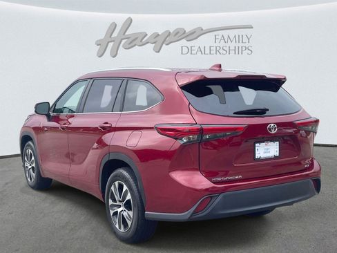 Used 2023 Toyota Highlander XLE FWD image 5