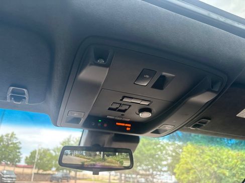 Used 2018 Cadillac Escalade Platinum AWD/4WD image 15