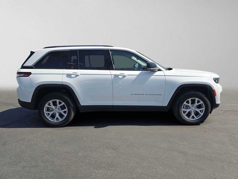 Used 2022 Jeep Grand Cherokee Limited RWD image 2