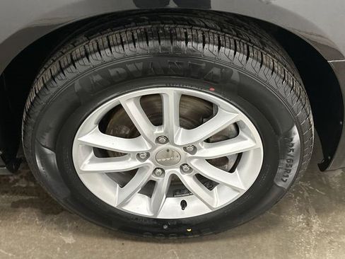 Used 2020 Dodge Grand Caravan SXT image 5