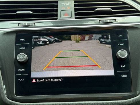 Used 2024 Volkswagen Tiguan SE AWD/4WD image 15