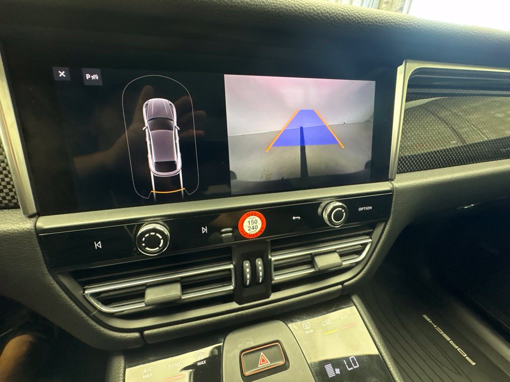 Certified 2023 Porsche Macan AWD/4WD image 41
