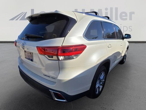 Used 2019 Toyota Highlander Limited image 4