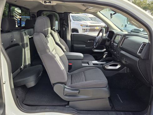 Used 2024 Nissan Frontier SV w/ SV Convenience Package RWD image 19