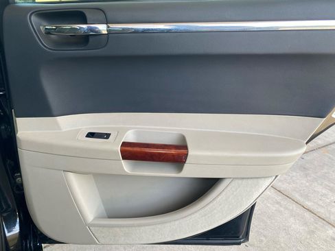 Used 2007 Chrysler 300 C RWD image 27