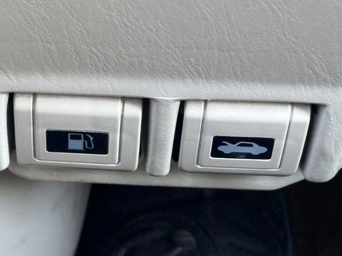 Used 2004 Toyota Land Cruiser image 40