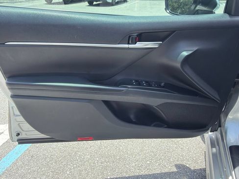 Used 2020 Toyota Camry SE FWD image 14