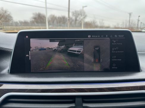 Used 2020 BMW 740i w/ M Sport Package image 30