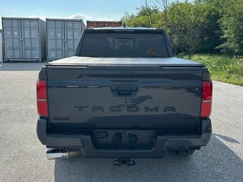 Used 2025 Toyota Tacoma SR5 w/ SR5 Upgrade Package AWD/4WD image 4