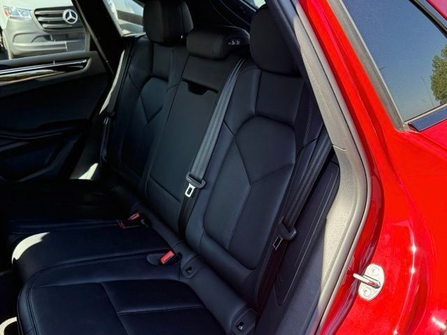 Used 2025 Porsche Macan AWD/4WD image 24