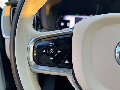 Certified 2024 Volvo XC60 B5 Plus AWD/4WD image 18