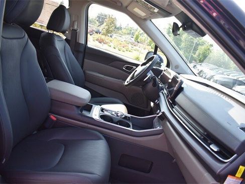 New 2026 Kia Carnival EX image 13