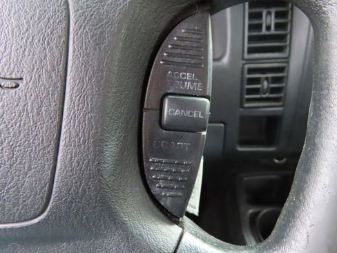 Used 2004 Dodge Dakota Sport w/ Deluxe Convenience Group image 25