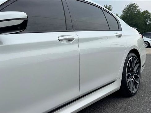 Used 2022 BMW 740i w/ M Sport Package RWD image 15