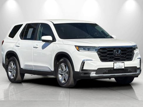Used 2025 Honda Pilot EX-L image 9