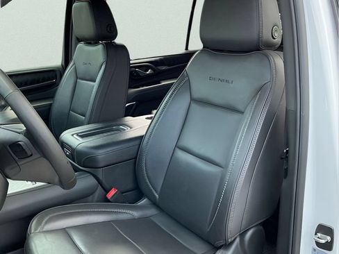 Used 2024 GMC Yukon XL Denali RWD image 24