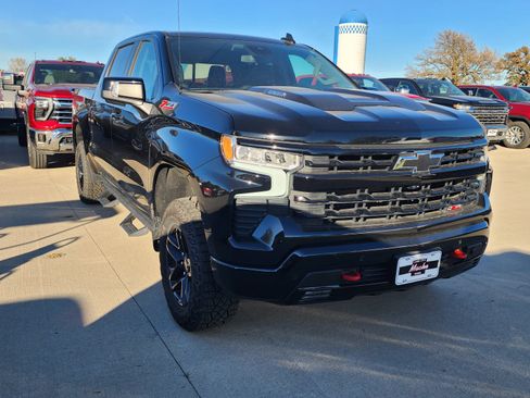 Used 2024 Chevrolet Silverado 1500 LT Trail Boss w/ LT Trail Boss Premium Package image 3