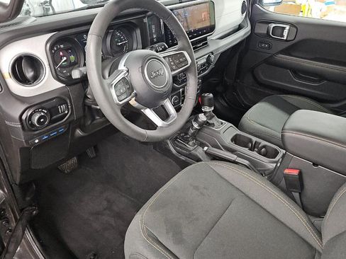 Used 2025 Jeep Wrangler Unlimited Sahara AWD/4WD image 10